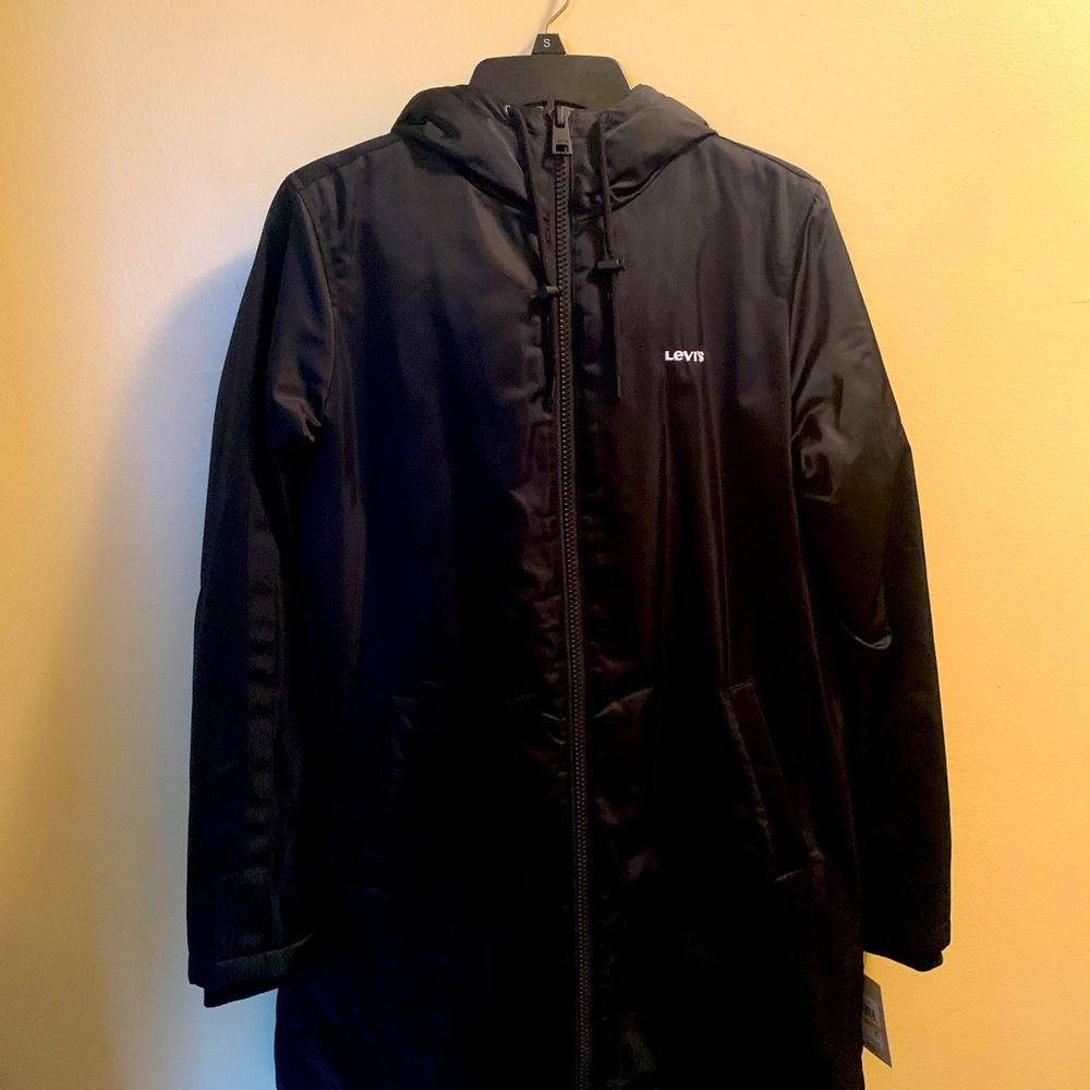 Levi’s women’s S / juniors winter coat black Sherpa lined. Water resistant.